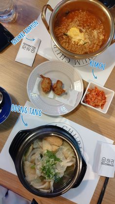 makanan korea naembi ramyeon odeng tang kimchi dimsum dumpling kimbab menu Korean Street Food Recipes, Korean Desserts, Korean Bbq, Korean Food, Kimchi, Korean Drama, Seoul, Ramen, Food Photography