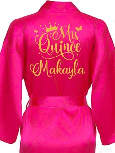 Celebrate your special day in style with this stunning Fuchsia with Gold Quinceañera robe. The vibrant fuchsia is beautifully complemented by rich gold accents, creating a luxurious look perfect for your pre-celebration moments. Plus, it's fully personalized to add that unique touch, making it a memorable keepsake of your big day! Includes : RobeAll the items are hand-made.Can be personalized with name and date of your celebration.We can decorate this set with any color or text you want. Personalized Quince Robe, Money Card Box, Quinceanera Bouquet, Quinceanera Tiaras, Pink Quince, Cake Knife Set, Quinceanera Cakes, Cake Knife, Fuschia Pink