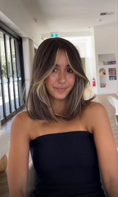 Medium Length Haircut With Curtain Bangs And Highlights, Brown Balayage On Straight Hair, Short Brown Hair With Face Framing, Low Lights On Short Hair, Face Framing Highlights Brown Hair Dark Curtain Bangs, Dark Balayage Bob, Asian Hair Money Piece, Brunette Bob Highlights