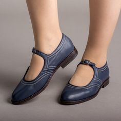 This product is on Last Chance and is non-returnable. Style and practicality meet in the Jazz Age with the Wednesday flat Mary Jane shoes. Wednesdays are based on many original 1920s and 1930s advertisements for flat single-strap shoes with low 0.75 in / 2 cm common-sense heels and rounded toes. Shoes like these were worn by both women and girls, and often featured cutouts, broguing, and decorative contrast stitching. They are accurate all the way through the 1960s. We've kept the Wednesday shoe 1930s Advertisements, Peggy Carter Cosplay, Flat Mary Jane Shoes, Whimsical Clothes, American Duchess, The Jazz Age, The Wednesday, Mary Jane Shoes Flat, Jazz Age