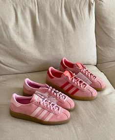 💗💗💗 Adidas Samba Classic, Adidas Gazelle Pink, Pink Adidas Shoes, 00s Mode, Nike Shoes Women Fashion, Men's Adidas (men), Pretty Shoes Sneakers, Shoe Wishlist