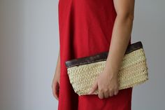 Straw Clutch with red and blue leather: - magnetic closure - lining inside Straw Clutch with brown leather: - zip closure - lining inside Size approx: 31 x 15 cm 12.2 x 5.9 inches Jane Birkin Basket, Straw Clutch, Straw Basket, Wicker Bags, Straw Handbags, Bag Summer, Summer Bag, Basket Bag, Small Handbags