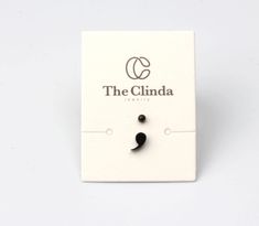 a white box with a black nose and the logo of the clinica on it