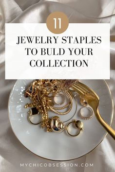 How To Use Jewelry, Accessories To Buy, Jewelry Everyday, Minimalist Jewelry Collection, Best Everyday Jewelry, Designer Items Must Have, Work Wear Jewelry, Gold Jewelry Styling, Outfit With Jewelry Ideas