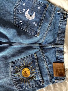 sun moon embroidery jeans diy Embroidery Jeans Diy, Diy Jeans, Denim Embroidery, Mode Hippie, Estilo Hippie, Painted Jeans