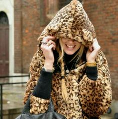 Fluffy Animal Print Jacket With Hoodie. Trendy Leopard Print Winter Outerwear, Hooded Leopard Print Winter Outerwear, Hooded Leopard Print Outerwear For Fall, Fall Leopard Print Hooded Outerwear, Cheetah Print Outfit, Prints Ideas, Leopard Coat, Quoi Porter, Leopard Jacket