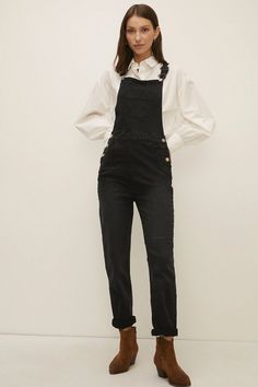 Black Dungaree Outfit, Dungaree Outfit Winter, Dungarees Outfit Women, Black Dungarees Outfit, Black Dungaree, Dungaree Outfit, Black Dungarees, Everyday Aesthetic, Denim Dungaree