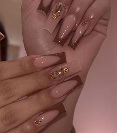 Pretty Acrylic Nails Brown, Acyrilics Nails Fall, Simple Fall Nails Long, Brown Medium Nails, Fall Nail Acrylic Designs, Brown Bling Nails, Brown Prom Nails, Brown Nail Designs Acrylic, Light Brown Nails Acrylic