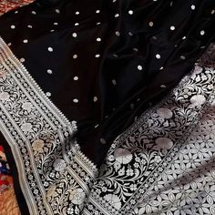 Saree For Wedding, Silk Banarasi Saree, Bengali Bridal Makeup, Neat Casual Outfits, New Saree Designs, Indian Saree Blouse, Indian Dresses Traditional