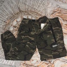 Nwot Camo Pants. Camouflage Cotton Tapered Leg Bottoms, Camouflage Tapered Leg Cargo Pants, Camouflage Tapered Leg Pants With Pockets, Camouflage Cotton Tapered Leg Pants, Cotton Camouflage Tapered Leg Pants, Mens Cargo Pants, Cargo Pants Color, Mens Cargo, Camo Pants