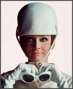 Audrey Hepburn in André Courrèges Hat, photographed by Douglas Kirkland, 1965 60s Space Age Fashion, Futuristic Fashion Design, 1960s Accessories, Arthur Elgort, Jean Shrimpton