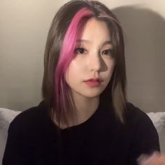 Yeji Short Hair, Yeji Itzy Hair Color, Itzy Yeji Hairstyles, Yeji Dyed Hair, Yeji With Pink Hair, Kpop Short Hair, Cool Hair Designs, Hair Icon