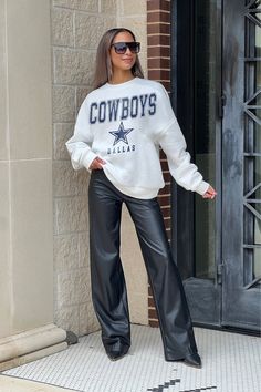 Dallas Cowboys Outfits Woman, Football Sunday Outfit, Cold Football Game Outfit, Nfl Game Day Outfit Woman, Dallas Cowboys Clothes, Fall Football Outfit, Football Season Outfits, Football Game Outfit Highschool, Dallas Cowboys Outfits