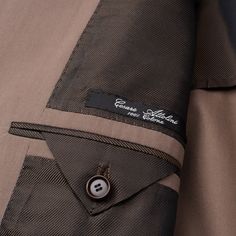 NEW, It has a cleanable pale stain on the collar. US 40 / EU 50 Drop R7 Beige-Khaki Color 100% Cotton Center Vented Half Lined Two Button Closure Unfinished Sleeve Buttonholes Flap Pockets Peak Lapel Flat Front Pants Made In Italy Jacket Measurements: Shoulder: (seam to seam) 18" Jacket Length: 29.75" Sleeve Length (top of the shoulder seam to the edge of the vented side of the sleeve): 24.5" Chest: 42.5" Waist: 39" Pants Measurements: Waist: 34.5" Additional Fabric To Expand Waist 3" Unfinished Classic Business Suits For Summer, Classic Beige Summer Suits, Classic Summer Business Suits, Formal Beige Summer Outerwear, Classic Summer Office Suits, Beige Formal Summer Outerwear, Summer Formal Beige Outerwear, Classic Brown Suits For Spring, Classic Summer Outerwear With Lapel Collar