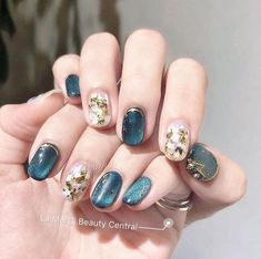 Nail Art Kuku Pendek, Cat Eye Nail Art, Glitter Toe Nails, Wedding Day Nails, Girls Nail Designs, 2023 Nail, Eye Nail Art