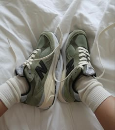 Trendy Winter Shoes, Green New Balance, New Balance 990, Trendy Winter, Green Sneakers, Shoe Inspo, Aesthetic Shoes