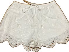 Zara White Beach Bottoms, Zara Shorts For Vacation, Zara Summer Vacation Shorts, Zara Shorts For Beach Vacation, Zara Beach Shorts For Spring, Zara Shorts For Vacation And Beach Season, Zara Shorts For Beach Season Vacation, Zara Beach Shorts, Casual Zara Shorts For Beach Season