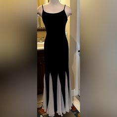 Beautiful Stretchy Black Velvet Gown With Bra, Low Back, White Chiffon Inserts Around Bottom. Never Worn. Excellent Condition Black Velvet Gown, Velvet Gown, White Chiffon, Chiffon Gown, Low Back, Black Velvet, Dress Collection, Chiffon, Maxi Dress