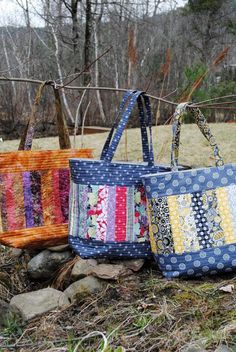 Mary Elizabeth Tote Bag Tote Bag Pattern Free, Patchwork Tote Bags, Tote Bag Tutorial, Crazy Patchwork, Bag Pattern Free, Tote Bags Sewing, Quilted Tote Bags, Mary Elizabeth, Quilted Totes