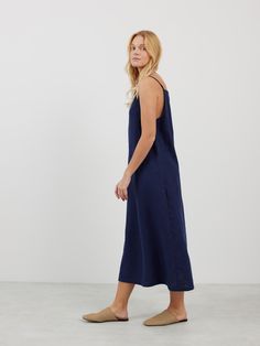 ADALINE is a square neck strap midi linen dress. DETAILS - Square neckline - Spaghetti straps - Midi length - 100% midweight European linen fabric - Cut and sewn to order just for you in our studio COLOR - Navy Blue, you can also choose other colors above - Fabric samples are available here https://www.etsy.com/listing/586569696/linen-fabric-samples SIZING & FIT - Fits true to size with relaxed fit touch - Model is 5'8" / 173cm and wearing a size S CARE FOR LINEN - Machine wash up to 30ºC/86ºF g Casual Midi Length Slip Dress With Adjustable Straps, Casual Midi Slip Dress With Adjustable Straps, Square Neck Midi Dress With Adjustable Straps For Daywear, Beach Midi Slip Dress With Adjustable Straps, Summer Linen Dress With Adjustable Straps And Straight Neckline, Square Neck Linen Maxi Dress For Daywear, Sundress Linen Dress With Adjustable Spaghetti Straps, Vacation Midi Dress With Tie Straps And Straight Neckline, Beach Midi Slip Dress With Tie Straps