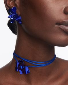 Crafted with meticulous attention to detail, The Ophelia Flower Choker features a delicate flower shape that drapes around your neck. The vibrant metallic blue adds a pop of color to your ensemble, instantly elevating your style. Why You'll Love It This choker is a true blend of elegance and playfulness, designed to make a statement wherever you go. Details Ceramic coated Silk cord Crystal Crystal teardrops attached to the fastenings Item includes suede jewelry pouch and box Handcrafted in New Y Spring Party Blue Jewelry, Silk Dresses Outfit, Suede Jewelry, Silk Dresses, Flower Choker, Gold Vermeil Jewelry, Silk Cord, Abstract Flower, Vermeil Jewelry