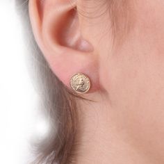 Gold filled coin stud earrings . Dainty and delicate earringSimple and unique gold earrings.Made from 14k gold filled stud earrings. Size 8mmAll my jewelry are packed in an elegant gift box.If you want to give it as a gift you can specify the address and I'll be happy to send it on your behalf. Unique Gold Earrings, Gold Coin Earrings, Earring Simple, Stud Earrings Gold, Classy Jewelry, Earrings Dainty, Gold Coin, Delicate Earrings, Simple Earrings