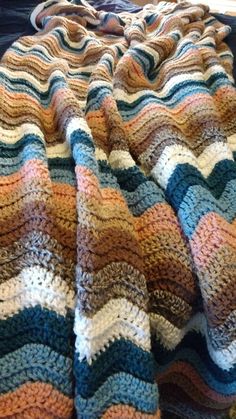 there is a crocheted blanket on the bed that looks like it's made out of yarn