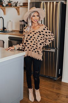 Distressed Sweater, Pants Outfit Casual, Distressed Sweaters, Trendy Fall Outfits, Yoga Pant, Cute Fall Outfits, Keto Breakfast, Thanksgiving Outfit