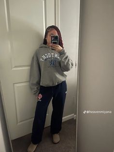 Hoodie Comfy Outfit, Cute Comfy Airport Outfit, Relaxed School Outfits, Dark Grey Sweatpants Outfit Winter, Chill Outfits Lazy Days Comfy Clothes, School Outfits Black, Bummy Outfits Black Women, Cute Sweatpants Outfit For School, Bummy Outfits For School Lazy Days