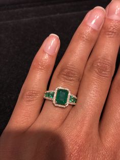 Couple Rings Emerald, Big Emerald Ring, Natural Emerald Engagement Ring, Emerald Engagement Ring Green Vintage, Emerald Ring Design, Emerald Ring Vintage, Emerald Rings