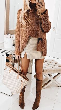 24 Trendy Winter Outfits Casual Cold Weather #winteroutfits #trendyoutfits #bloggers #fashionblogger #bloggeroutfit Sweater And Skirt, Fest Outfits, Chic Winter Outfits, Fashion Blogger Style, Trendy Fall