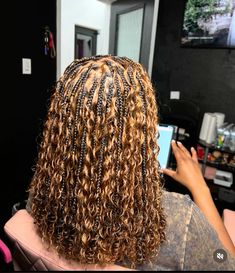 Bobo Braid Hairstyles, Honey Blonde Boho Knotless Braids Bob, Boho Knotless Braids Short, Braids For Fall, Boho Braided Hairstyles, Short Box Braids Hairstyles, Braided Hairstyles For Black Women Cornrows, Goddess Braids Hairstyles