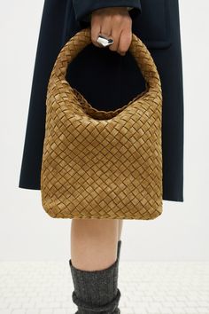 Bottega Veneta Pre-Fall 2024 https://www.vogue.com/fashion-shows/pre-fall-2024/bottega-veneta/slideshow/detail#9 Bottega Veneta Bag, Fall 24, Shirt Tucked In, Fragrance Collection, Eyewear Womens, New Fragrances, 2024 Fashion, Boots And Sneakers, 2024 Collection