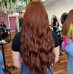 Cinnamon Ginger Hair, Dark Auburn Red Hair, Caramel Red Hair, Mocha Brown Hair, Long Auburn Hair, Copper Brown Hair, Wine Hair, Red Hair Inspo, Brown Hair Inspo