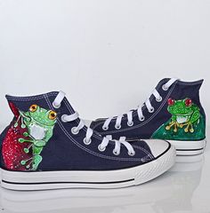 Personalized hand painted Frog shoes. Custom shoes with frogs, great gift for nature lovers. Acrylic paint on canvas shoes. Every size is possible. I use US size chart! Shoes are hand painted using High grade acrylic paint. I use a special textile paint designed to be flexible on fabric. The paint is water proof and fade proof. Prices depends on what model of shoes you will choose. Let me know the style and your shoe size upon ordering as well as what you want painted on them, and feel free to s Hand Painted Canvas Shoes With Round Toe, Hand-painted Canvas Shoes With Round Toe, Hand Painted Round Toe Canvas Shoes, Frog Shoes, Woodland Shoes, Design Converse, Canvas Shoes Diy, Painted Frog, Shoe Painting