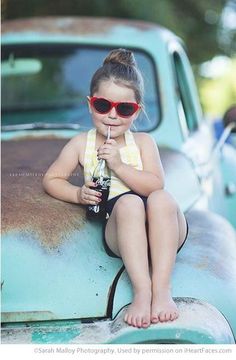 Little Girl in Sunglasses Drinking Bottle of Coke on Old Truck - Photos that Showcase the Innocence of Summer on I Heart Faces Photography Blog Retro Family Photoshoot, Summer Mini Session Ideas, Mini Session Ideas, Hipster Baby Names, Old Truck, Photo Fun, Face Photography, Family Picture, Posing Ideas