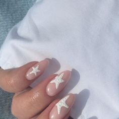 Abi Markey on Instagram: "save for holiday nail inspo 🐚🐚🐚  @the_gelbottle_inc Daisy / matte top coat / dolly biab   🔑 nail prep always -  Katey, Ethel and Doris ✨   Exciting news.. I’m now a NAVY brand creative 💙 You can now use my discount code ABI15 to receive 15% off your orders online 🫶🏻 @officialnavyprofessional   #navybrandcreative #navypro  ————- #3Dnails #starfishnails #holidaynails #minimalistnails #tgb #biab #mattenails #nailinspo #cutenails #showscratch #almondnails #pinterestnails" Holiday Nail Inspo, Biab Nail, Holidays Nails, Fish Nails, Gel Nails Ideas, Matte Top Coat, Nail Prep, Holiday Nail, Nails 2022