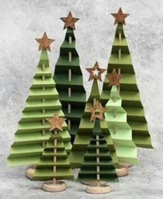 Julkransar Diy, Folded Paper, Paper Christmas Tree, Paper Tree, Easy Christmas Crafts, Handmade Christmas Decorations, Christmas Paper, Homemade Christmas, Xmas Crafts