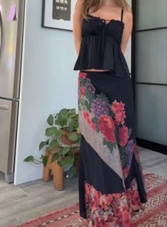 Fancy Skirt Outfits Classy, Black Floral Skirt Outfit Summer, Blouse Outfit Aesthetic, Pisces Venus Style, Thrifted Outfits Summer, Blouse Peplum, Women's Tie, 2000s Fashion, Spring Summer Outfits