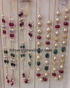 Simple Beads Sets in 18 Carat Gold - Jewellery Designs #GoldJewelleryIndian #GoldJewelleryLatest Peral Neck Set, Pearl Haram, Pearl Mala, Temple Jewelry Necklace, Modern Jewellery, Gold Chain Design, Jewelry Set Design