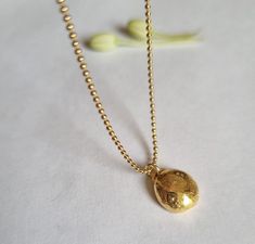 Beautiful gold nugget pendant necklace, minimalist romantic gift jewelry for women in 14k gold plating. This dainty necklace has a 14k gold-filled chain with a hammered chunky gold nugget pendant, plated in gold. You can choose between a ball chain or a link chain necklace, and it is available in 16", 18", 20", and 24" lengths. This necklace is simply timeless and elegant. You can wear it as a single item or layered with other necklaces for a total boho-chic look. It will accompany you for many Minimalist Gold Necklace For Gifts, Minimalist Gold Necklace For Gift, Minimalist Gold Necklaces As Gift For Her, Minimalist Gold Necklace For Her, Minimalist Gold Necklace As Gift For Her, Minimalist Gold Necklace Gift For Her, Minimalist Gold Pendant Necklace, Gold Plated Yellow Gold Drop Necklace Gift, Yellow Gold Plated Drop Necklace As A Gift