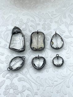 Crystal Gunmetal Soldered Pendants and charms. Connector Soldered Charm, 6 Styles of Charms and Pendants, Clear Crystal. Fast Shipping 6 Shapes/ styles (Choose from menu) Size: Style #1: 44.7mm x 23.8mm Style #2: 32.2mm x 21.7mm Style #3: 28.5mm x 19mm Style #4: 30.3mm x 18.7mm Style #5: 22mm x 20mm Style #6: 18.5mm x 15.7mm Gunmetal Components used in finished pieces are not included but can be purchased in my shop. For ideas only. www.instagram.com/blingbya @blingbya Clear Crystal Necklace, Soldered Pendants, Cheese Danish, Stained Glass Jewelry, Acrylic Jewellery, Clear Crystals, Crystal Necklace Pendant, Shipping Orders, Coin Pendant