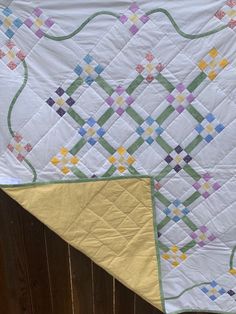 two quilts are laying on top of each other, one is yellow and the other is green