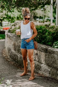 This white tank top is perfect for summer! It's breathable and boxy (which is great for bacne) while being comfortable at the same time. Not only that, but it's not see through! Dress this summer tank top up or down and you'll get lots of wear out of it this summer. Plus, it's only $10! #summeroutfit #summerfashion #denimshortsoutfit Cool Day Summer Outfits, Trending Summer Outfits For Women, River Summer Outfits, Casual Boating Outfit Summer, Spring 2023 Looks, Classic Summer Outfits 2023, Coastal Spring Outfits, Summer Outfit For Moms, Womens Beach Outfits