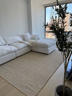 White cloud couch dupe in living room Apartment Living Room Cloud Couch, Cloud Living Room Aesthetic, Studio Living Room Designs, Very Minimalist Living Room, Apartment Cloud Couch, Home Decor Couch, Living Room Interior Aesthetic, Cloud House Aesthetic, Couch Room Aesthetic