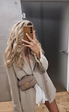 White Felt Hat Outfit, Beige Cowgirl Boots Outfit, Street Style 2024 Summer Trends, Varley Outfit Ideas, That Woman Aesthetic, Interior Design Outfit, Dinner Date Night Outfit, Hangout Outfit, Aritzia Style