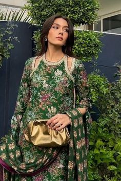 DRESS Pakistani Neckline Designs, Lawn Aesthetic, Summer Neck Design, Neck Design Ideas, App Ui Ux Design, Lace Dress Design, Latest Dress Design