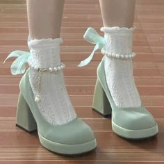 ashlyn ella | ever after high Mode Style Anglais, Pretty Heels, Green Heels, Stunning Shoes, Fancy Shoes, Cute Heels, Girly Shoes