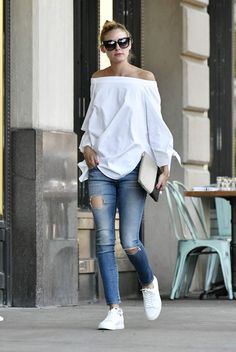 @gonzalezmuracci Más Más Causal Chic, Sneaker Outfits, Style Casual Chic, Rosie Huntington, Neue Outfits, Olivia Palermo, Beauty And Fashion