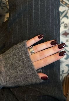 Nails Autumn 2024, Classy Autumn Nails, Winter Nails Aesthetic, Kutek Disney, Wine Nails, Classy Acrylic Nails